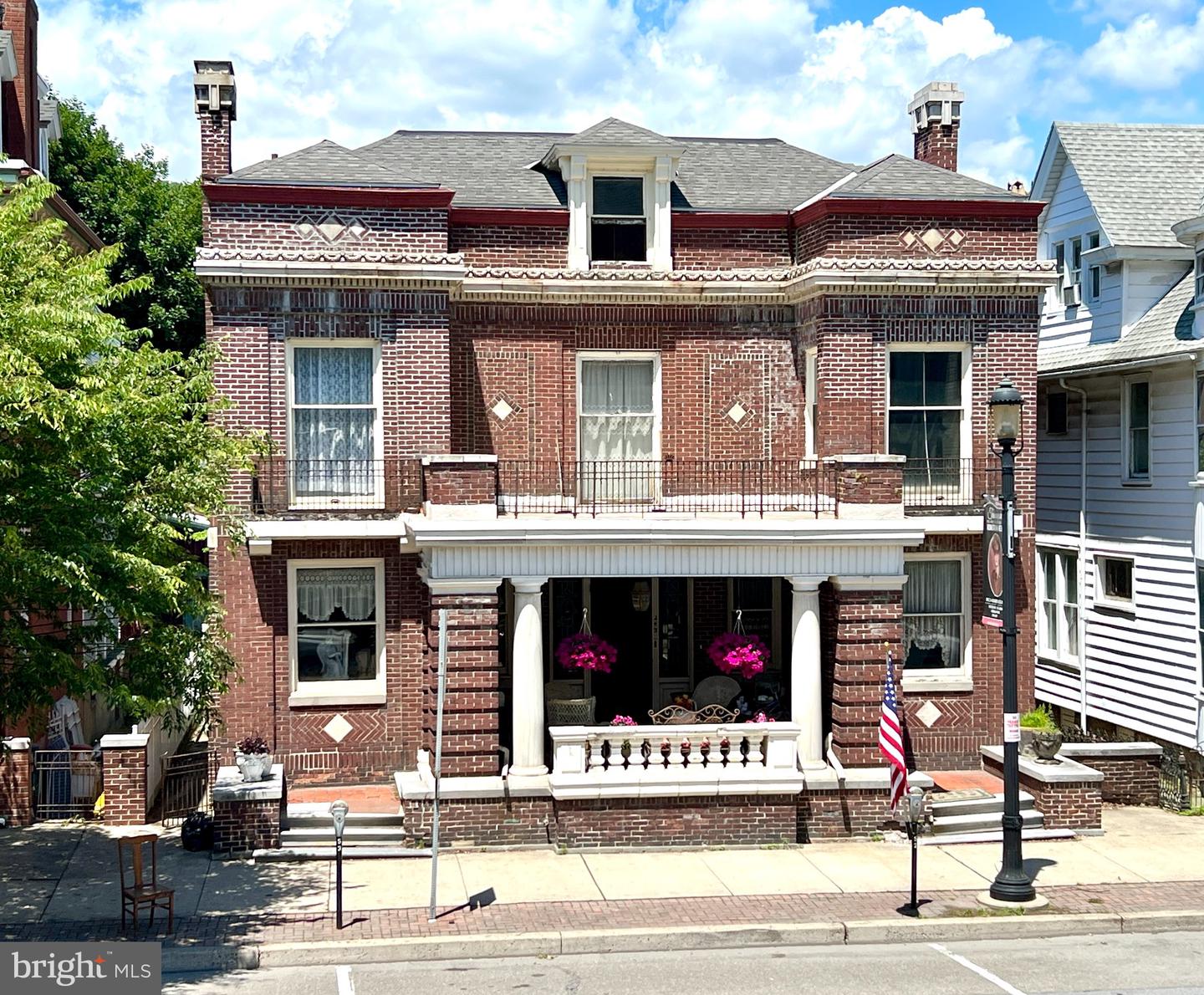 243 W Broad St — photo