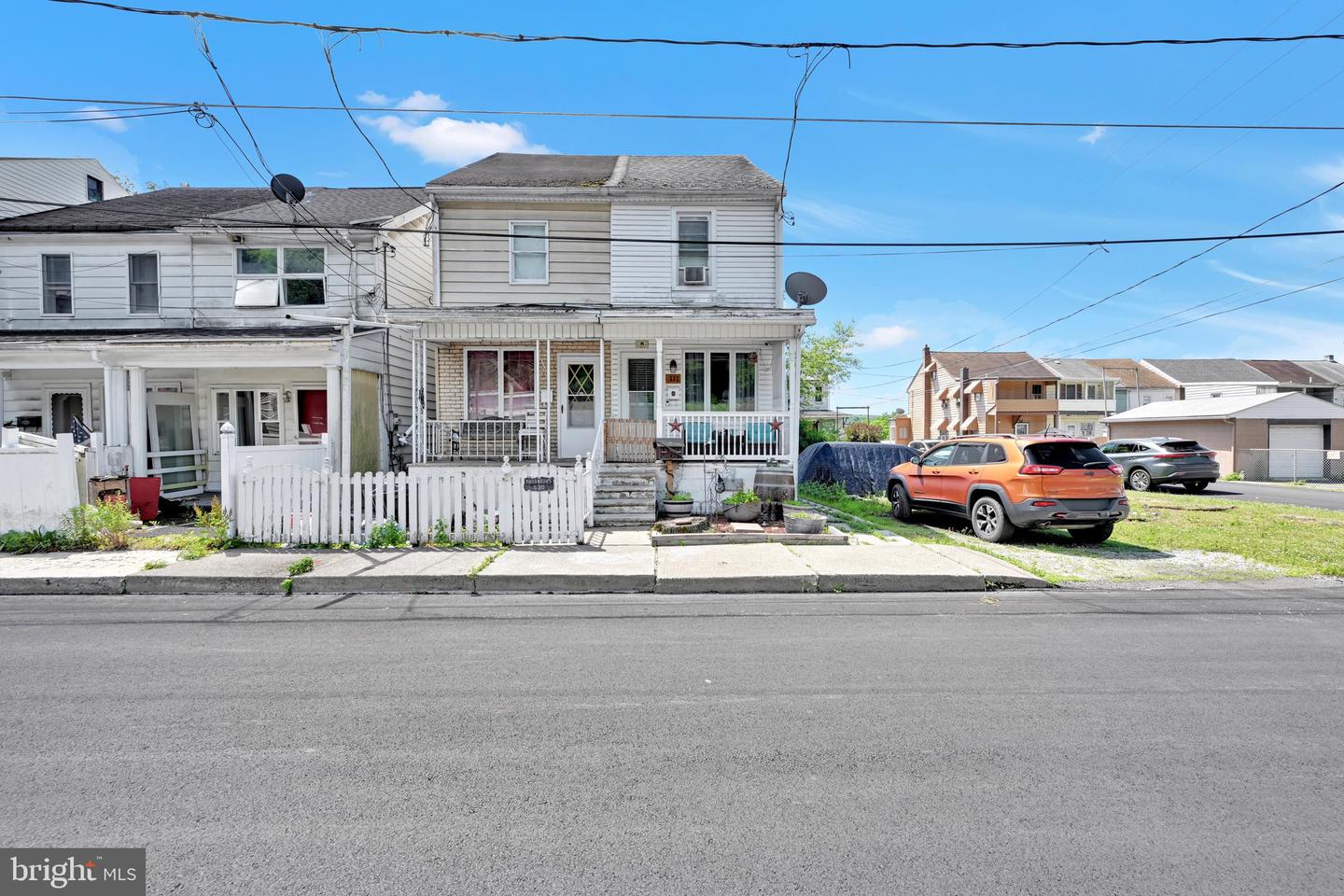 532 W Washington St — photo