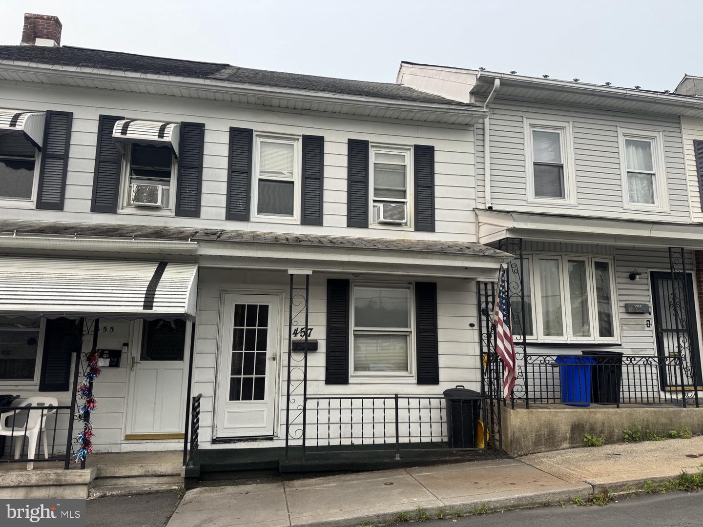 457 Carbon St — photo
