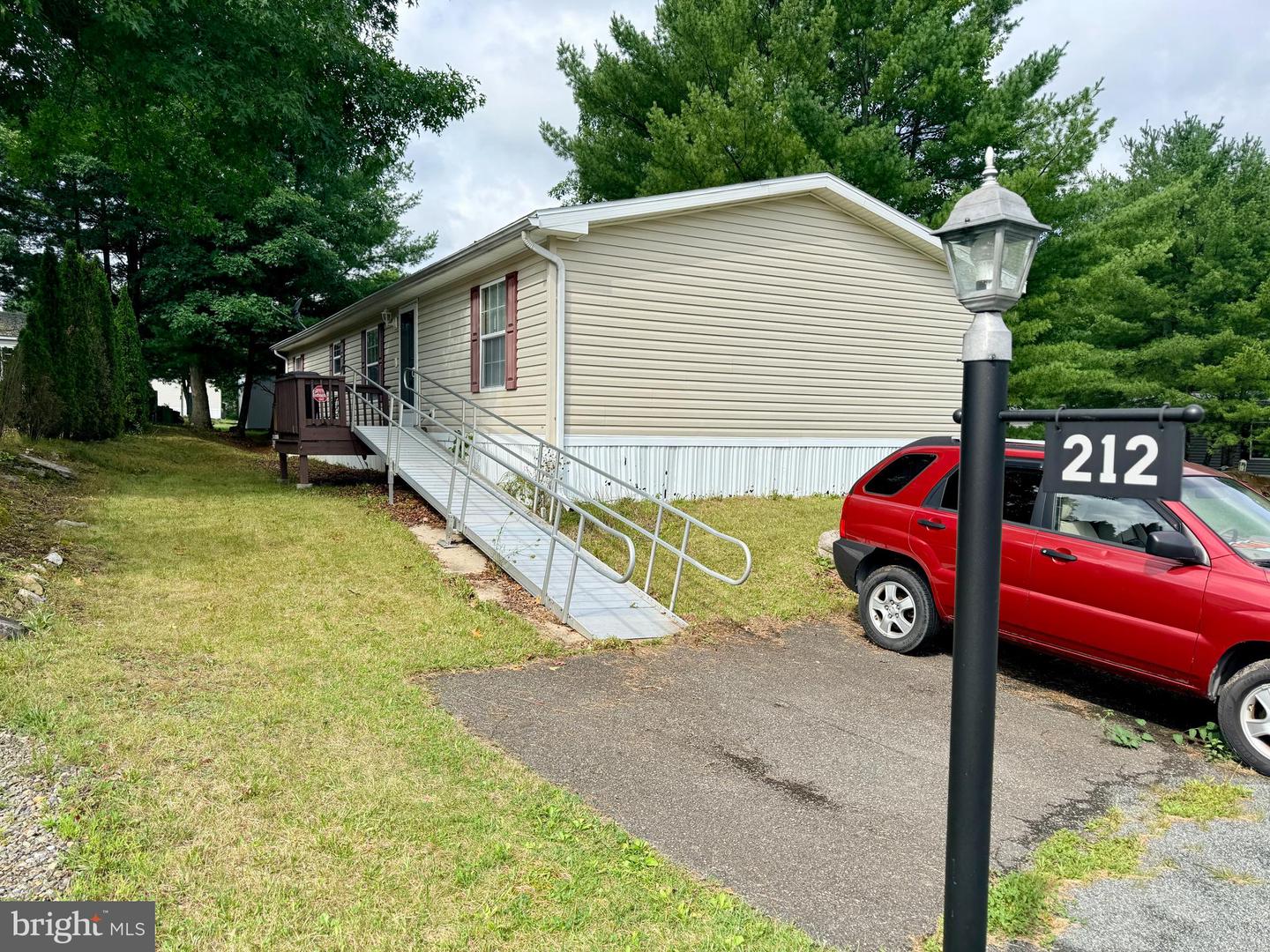 212 Hope Dr — photo
