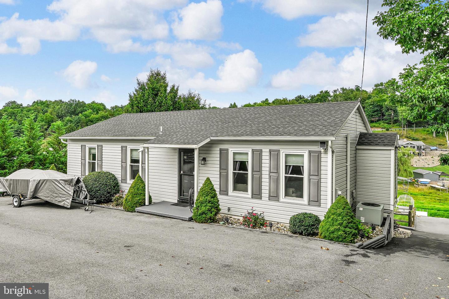 590 Wynonah Dr — photo