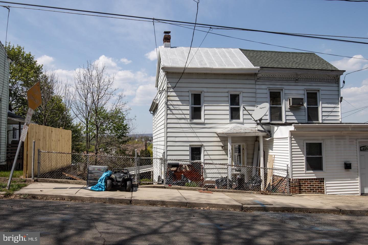 602 Pierce St — photo