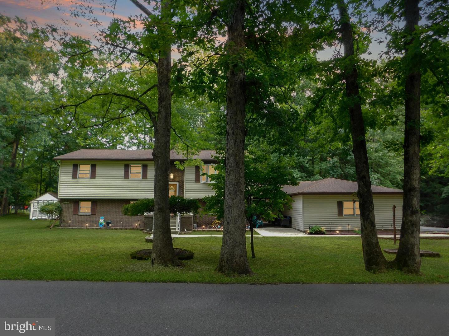 154 Lake Dr — photo