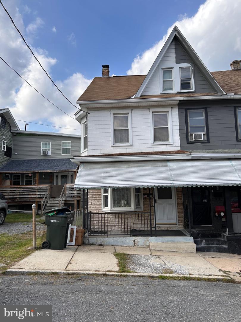 111 W Union St — photo
