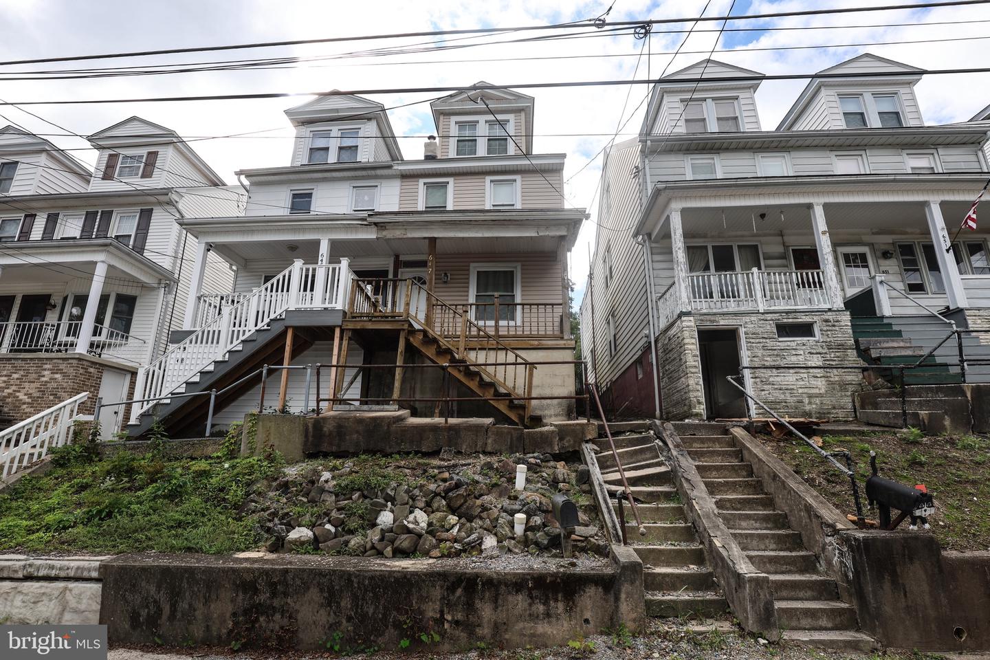 647 Pine Hill St — photo