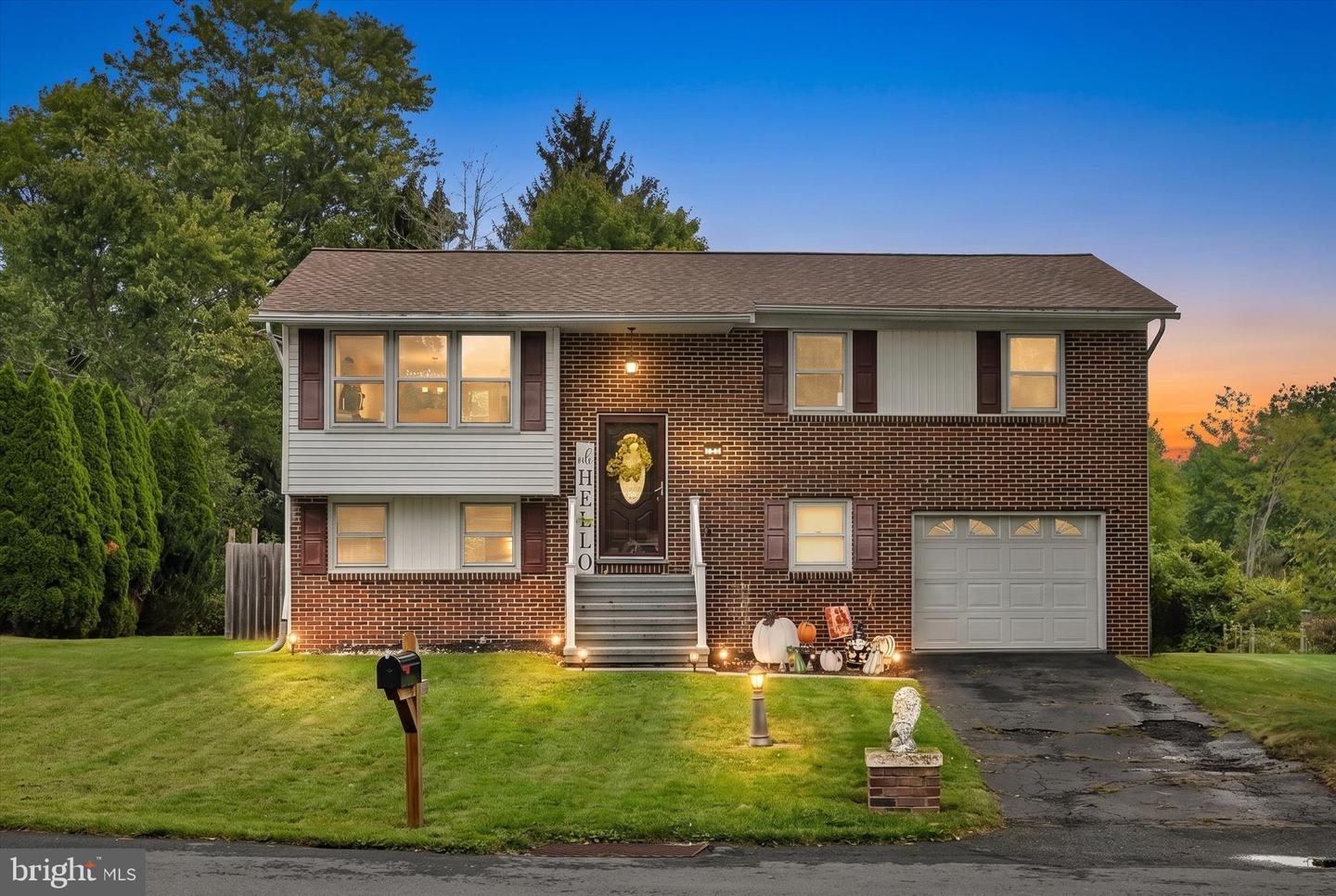 395 Marshall Dr — photo