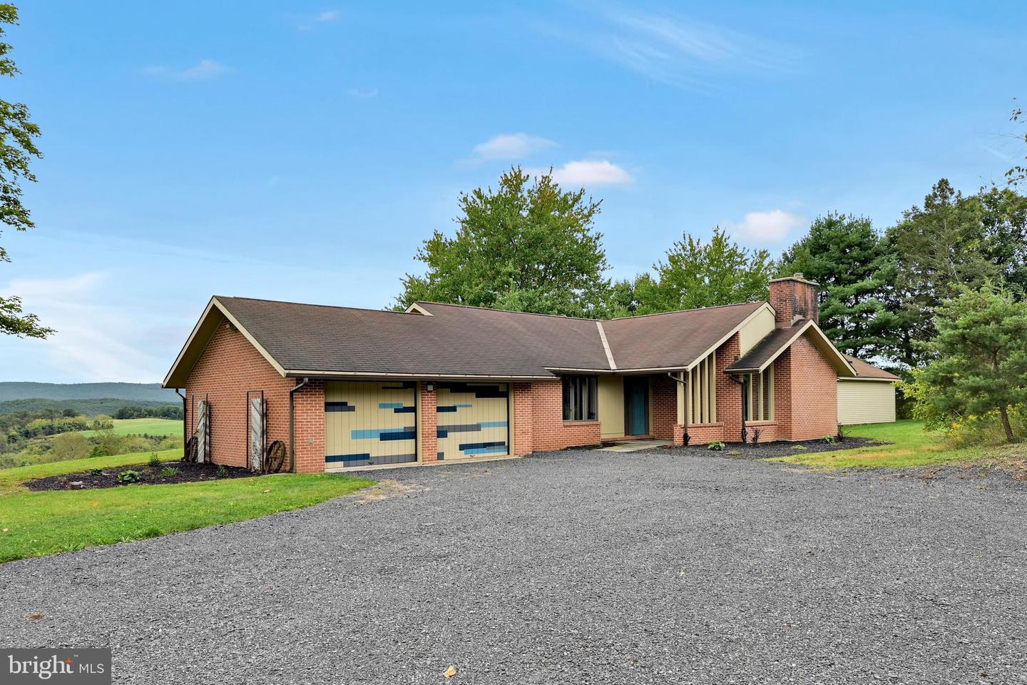 423 Hickory Dr — photo