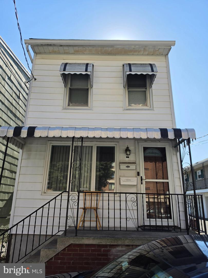 325 Lewis St — photo