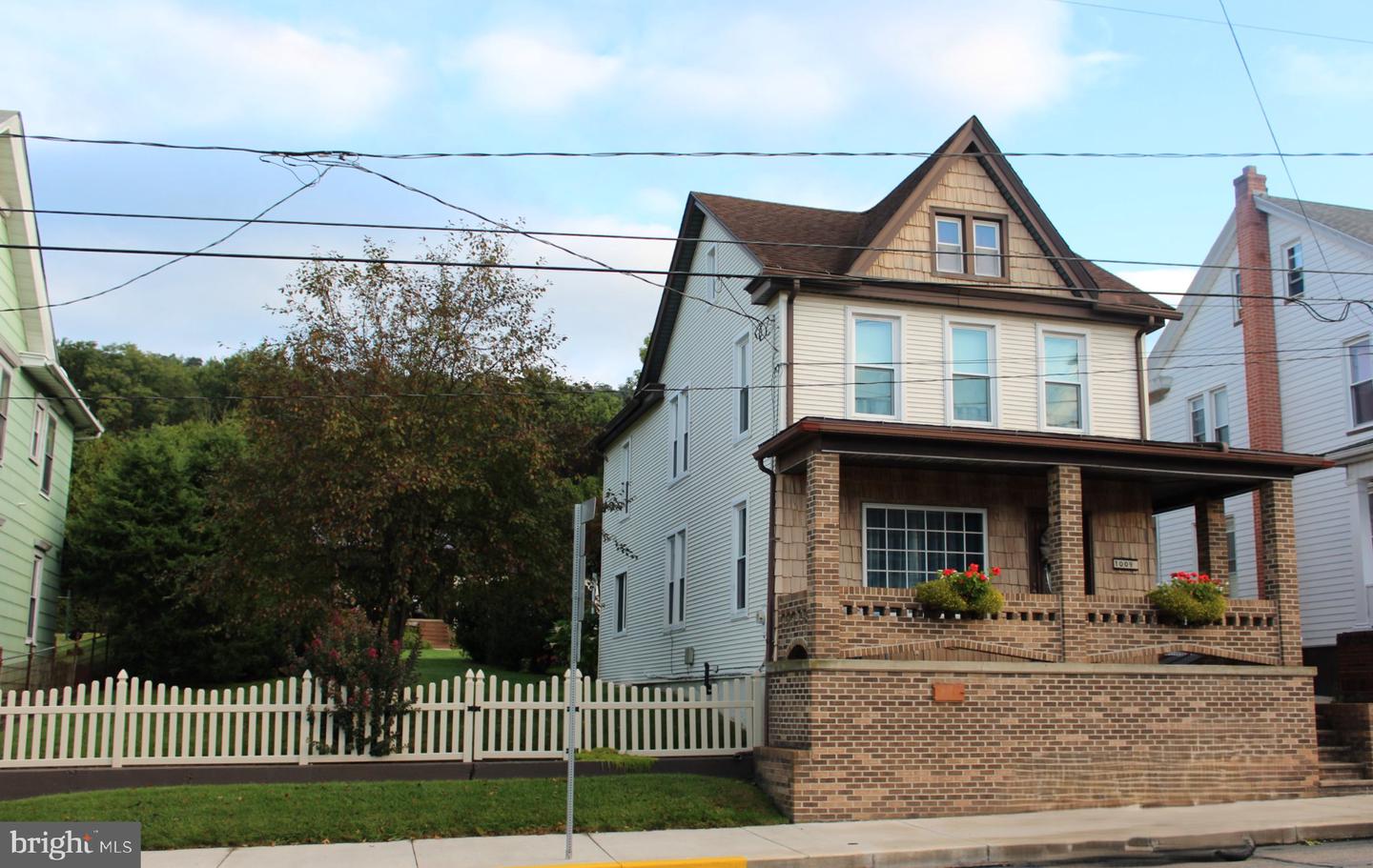 1009 E Grand Ave — photo