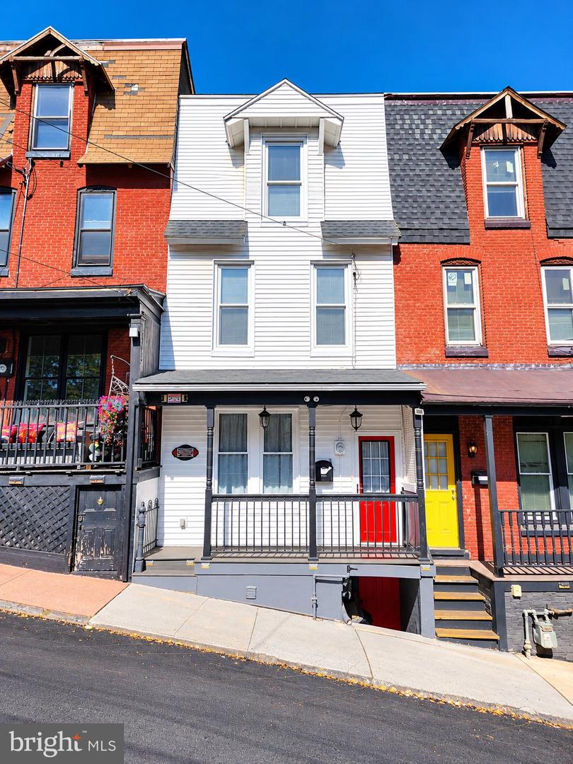 408 W Race St — photo