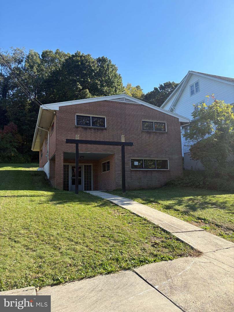 1931 W Howard Ave — photo