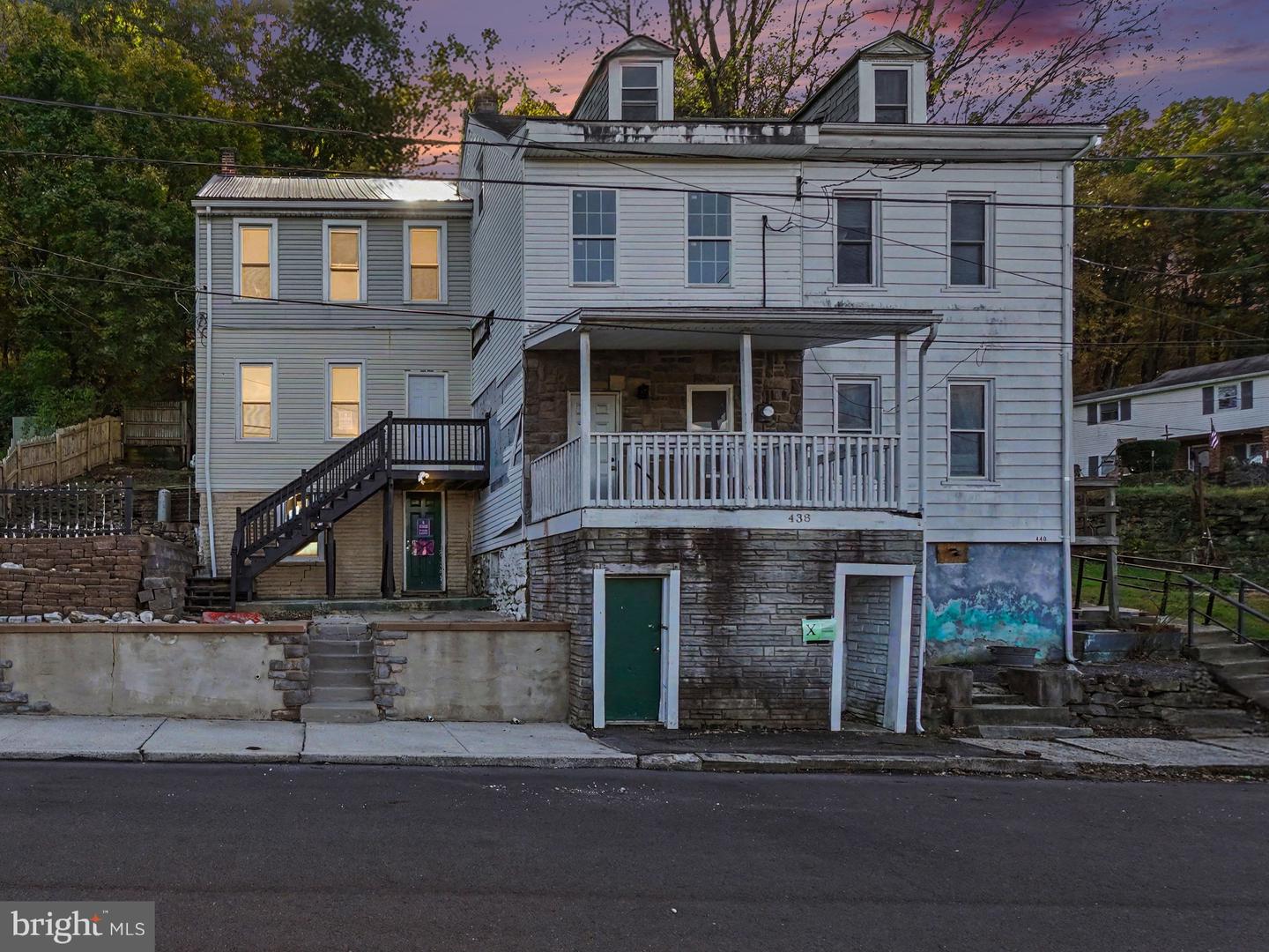 436 W Savory St — photo