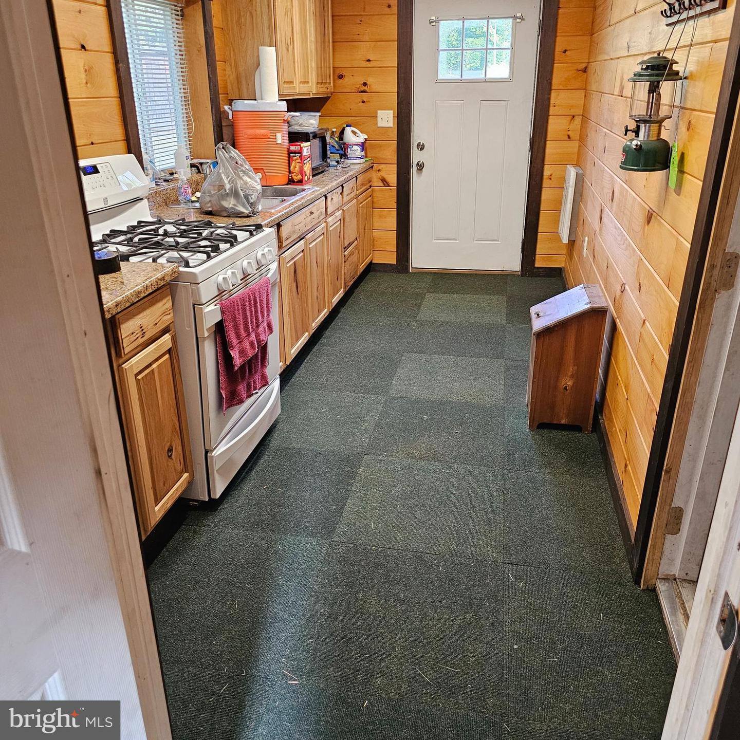 549 Blake Rd — photo