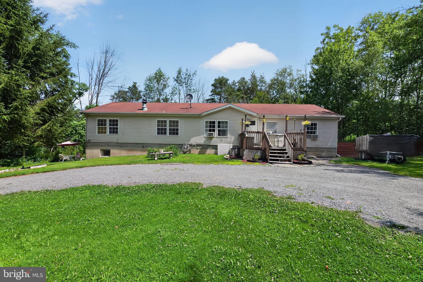 59 Laurel Dr — photo