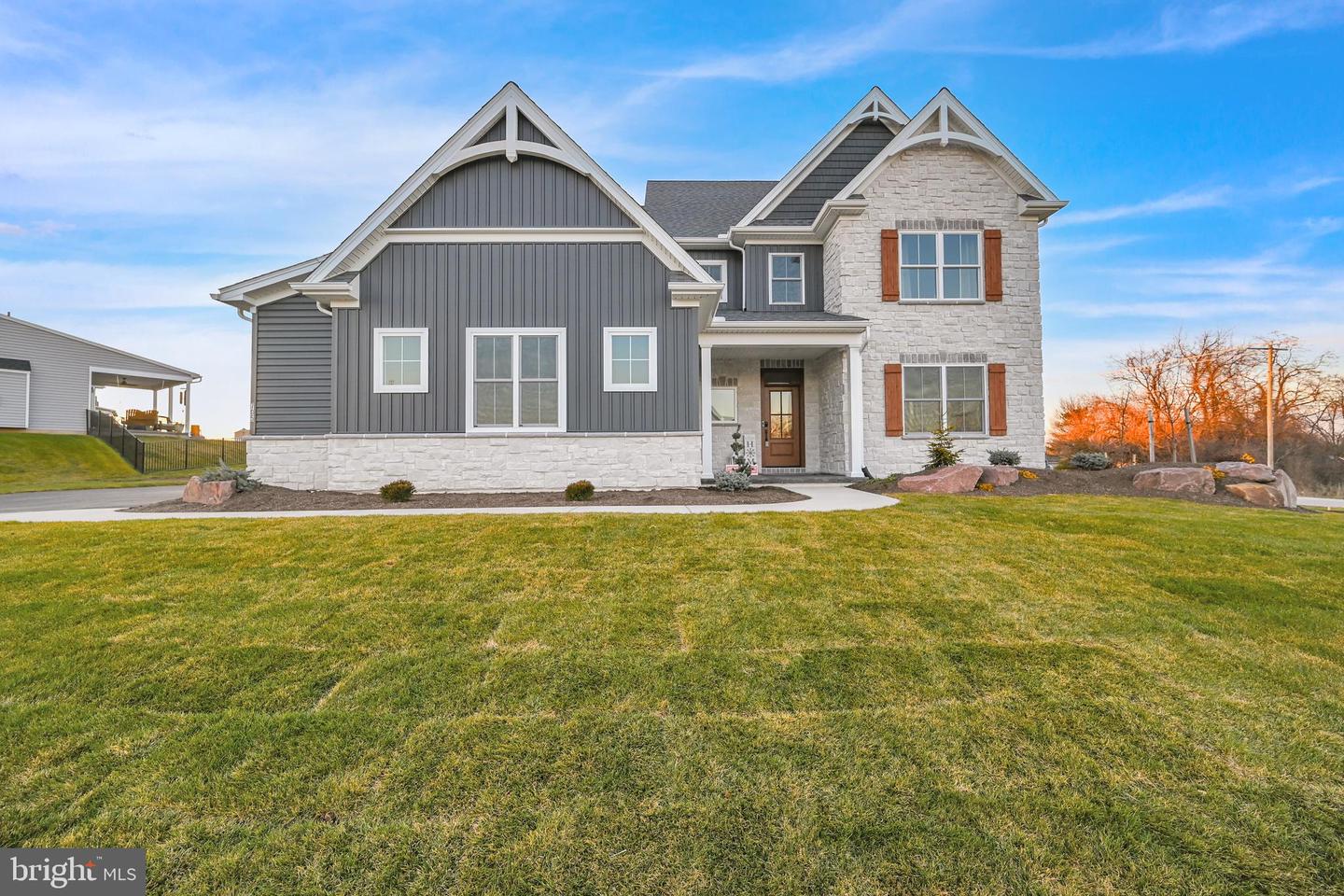 705 Oxford Dr #39 - Model Home — photo