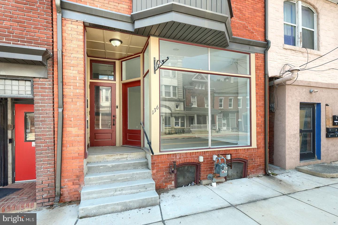 136 Main St S #1 — photo