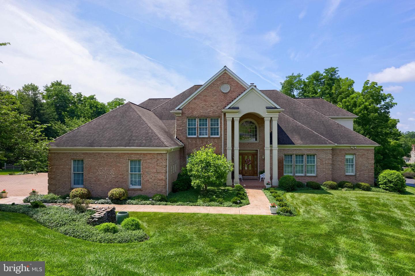 1190 Overbrook Cir — photo