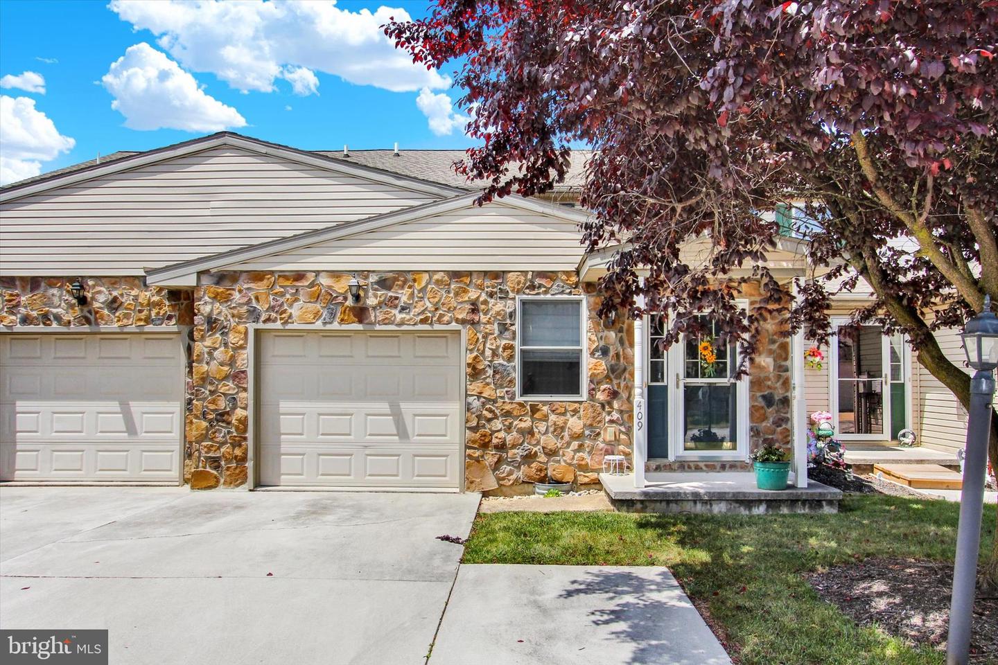 409 Springbrook Ct — photo