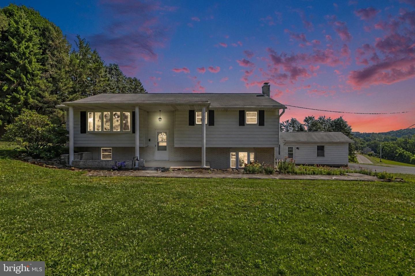 2715 Reservoir Road, Spring Grove, PA 17362