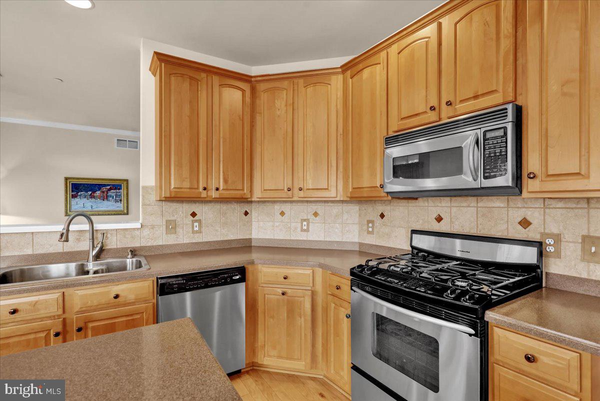 1010 Crest Way #302 — photo