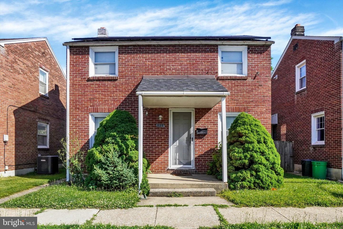 1123 E Poplar St — photo