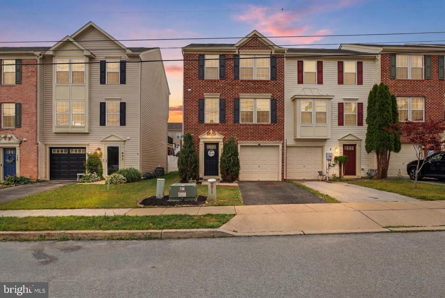 844 Blossom Dr — photo