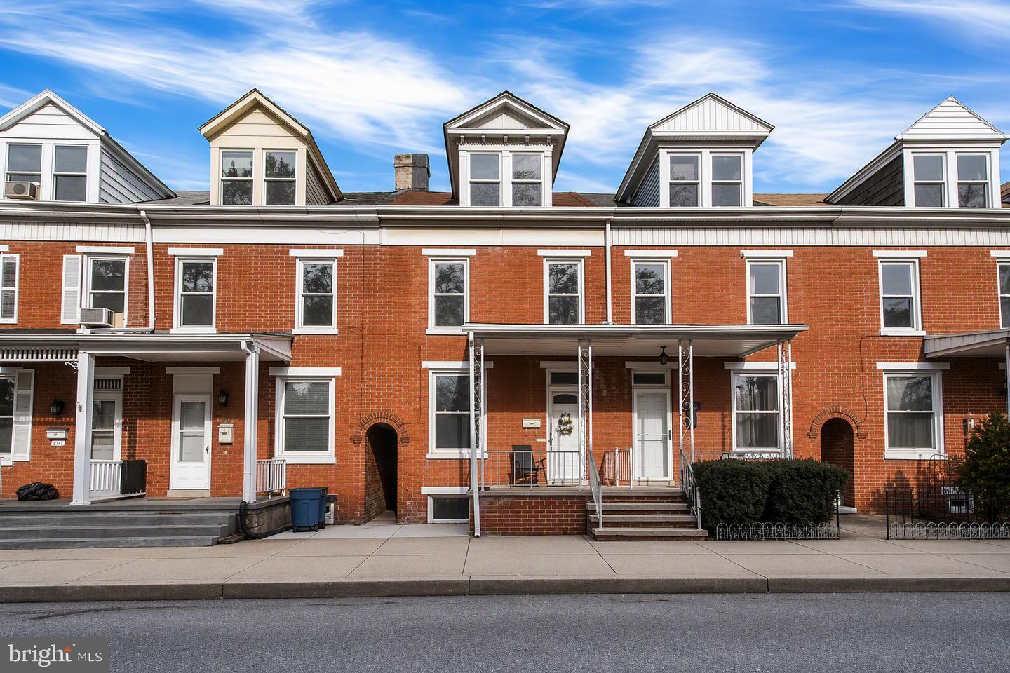 1039 W Poplar St — photo
