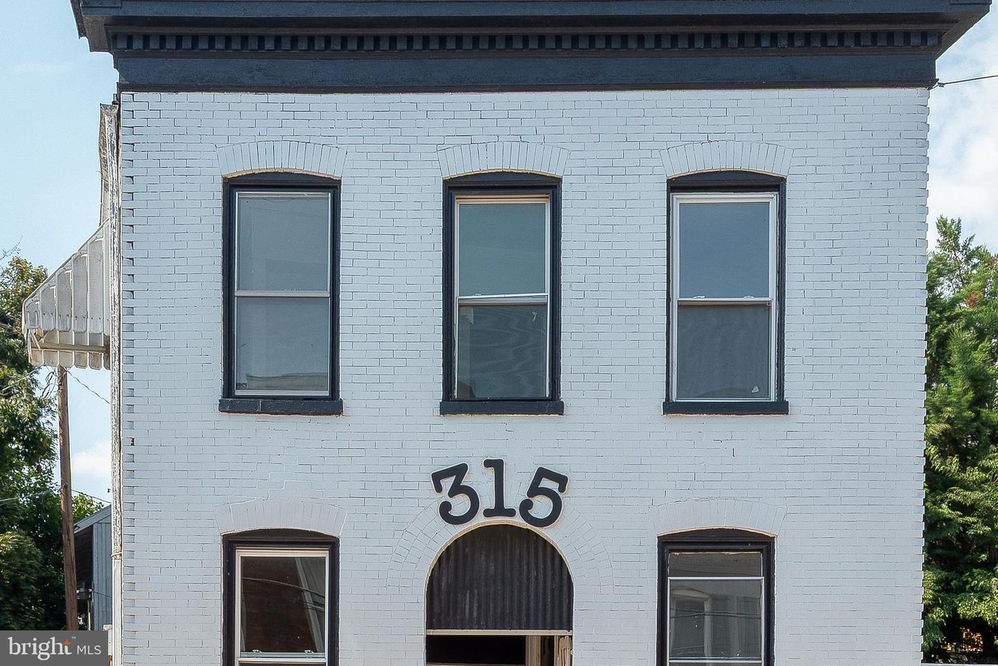 315 W North St — photo
