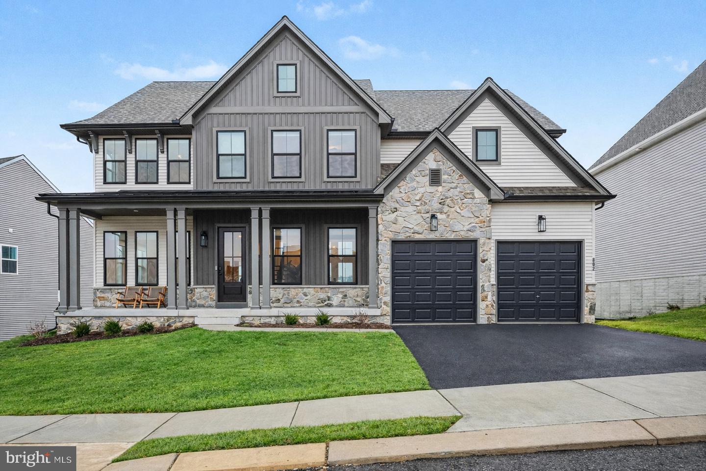 802 Blake Dr — photo