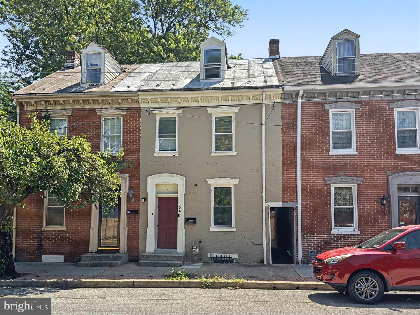 308 W Princess St — photo