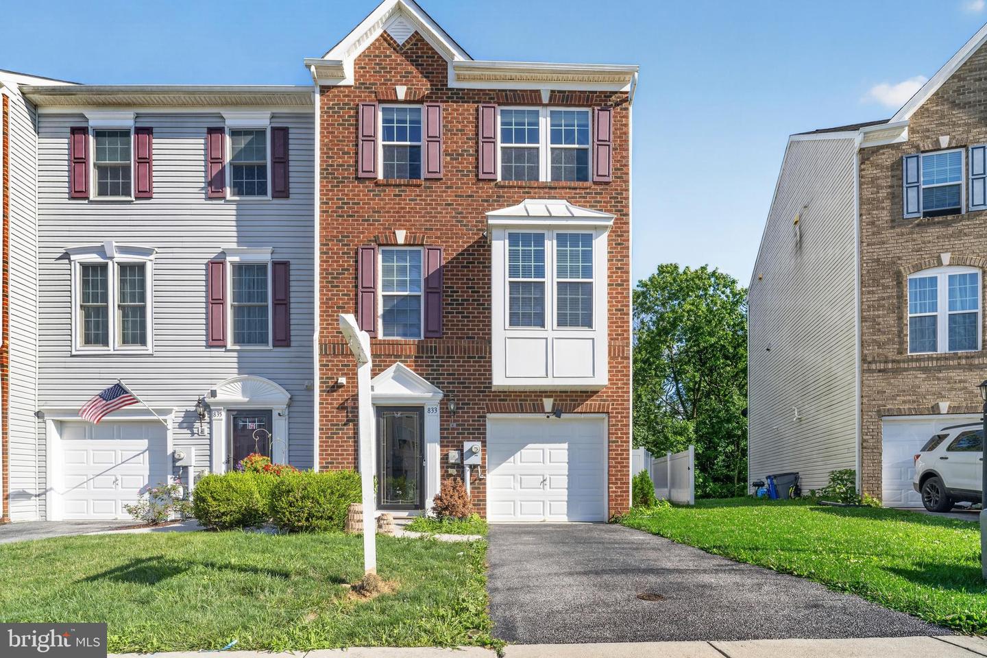 833 Blossom Dr — photo