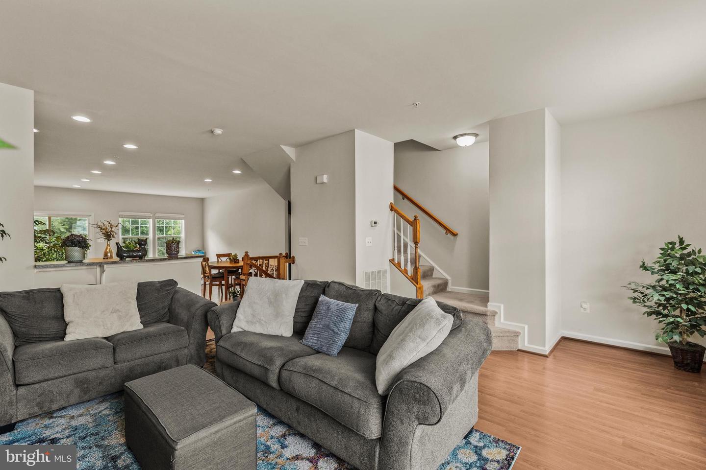 819 Blossom Dr — photo