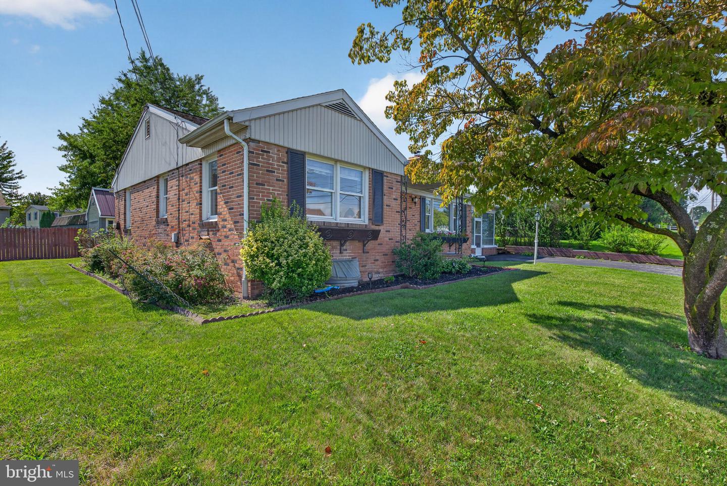 570 Manor Road, Windsor, PA 17366 — photo 2