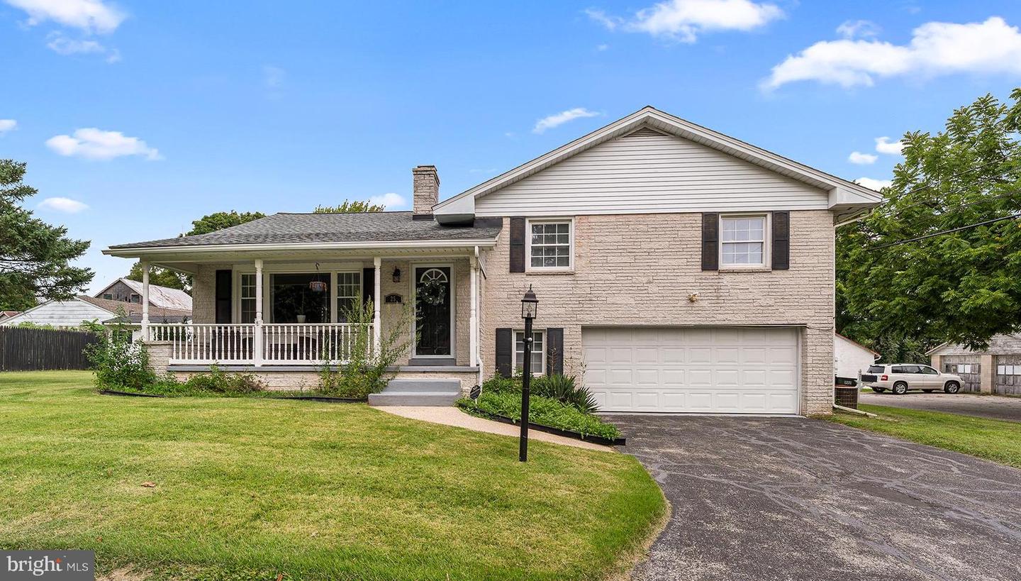 25 W Maple Ave — photo