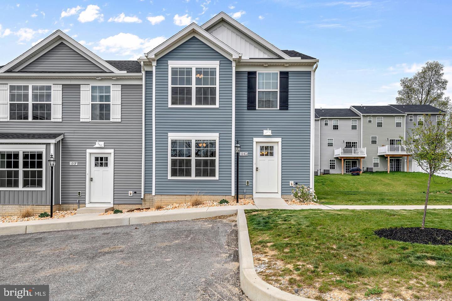 157 Spanglers Mill Rd #201 — photo