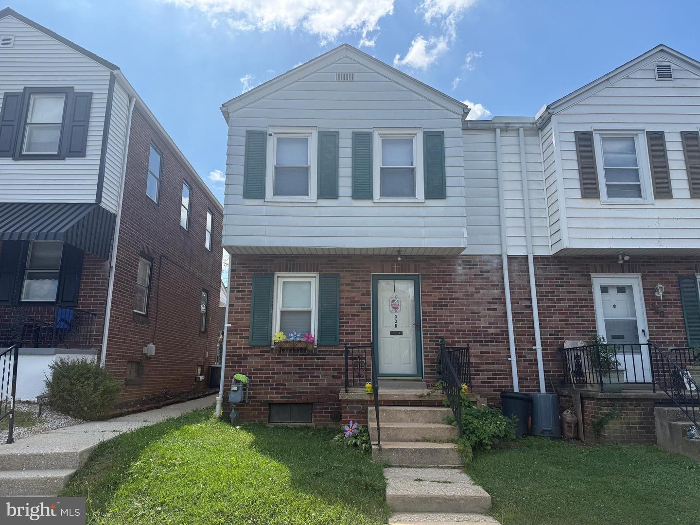 336 W Maple St — photo