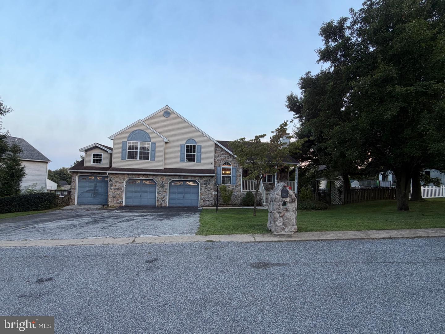 33 Brook Hollow Ave — photo