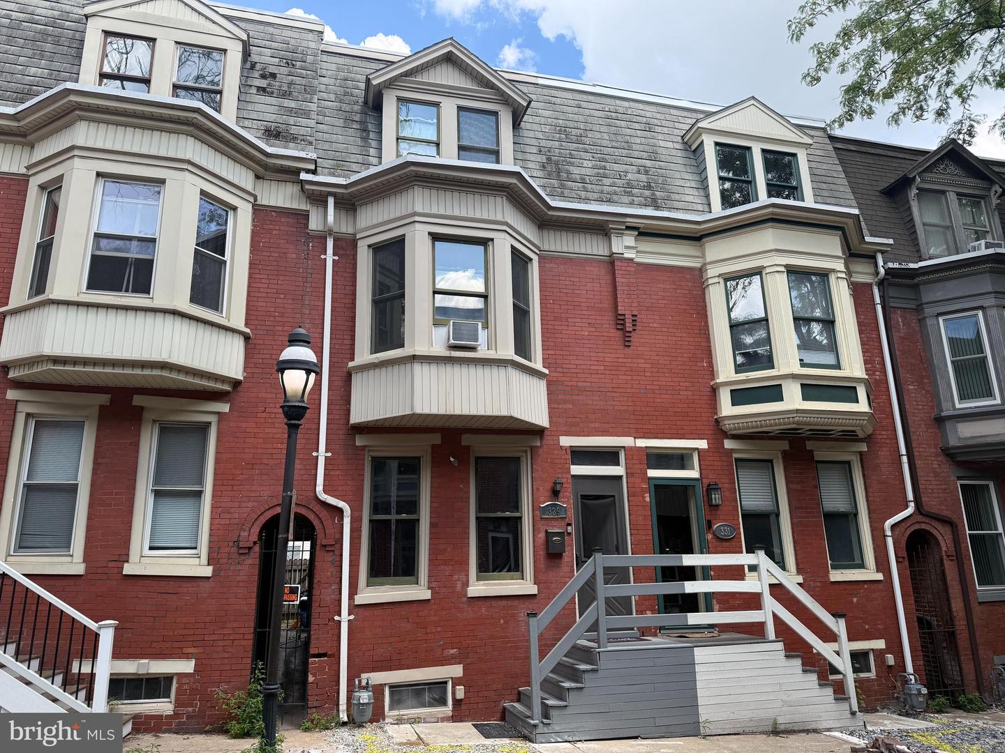 329 E Locust St — photo
