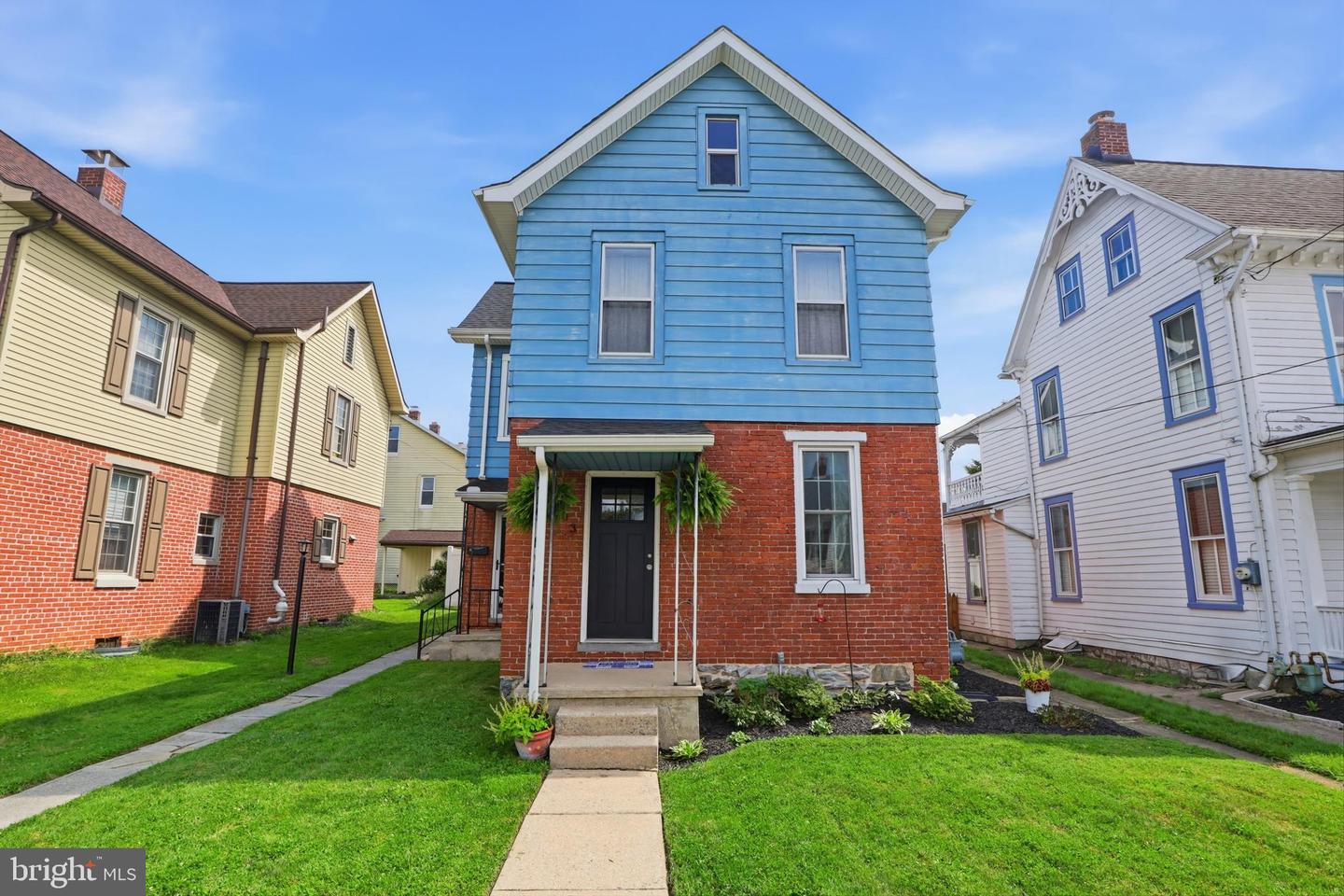 403 Walnut St — photo