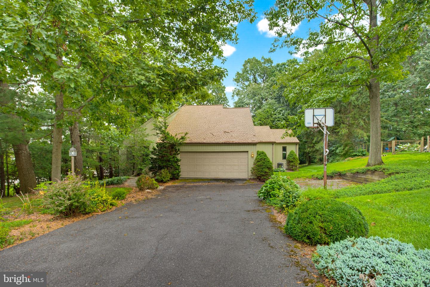 161 Oak Hills Dr — photo