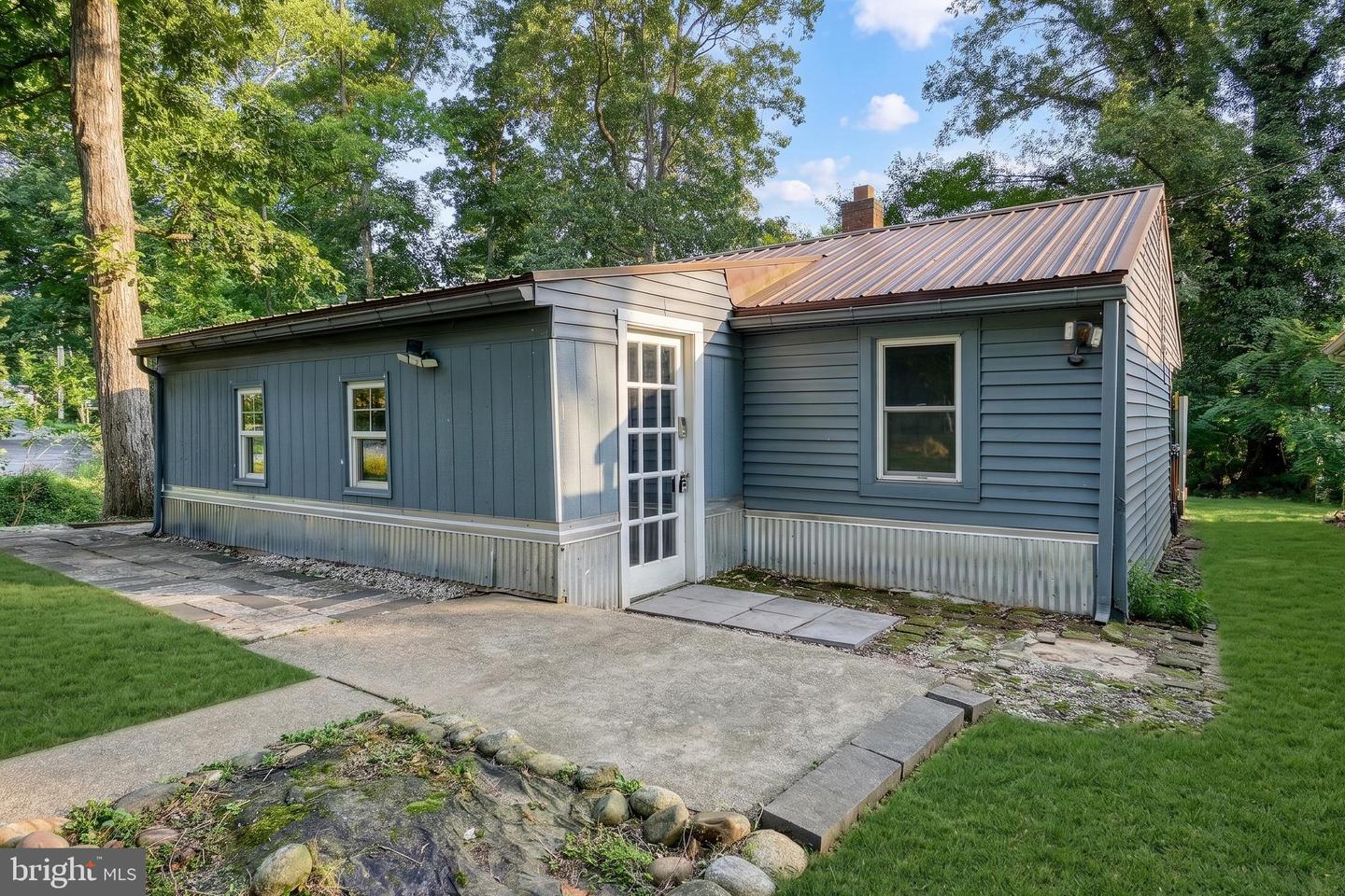 2451 Log Cabin Rd — photo