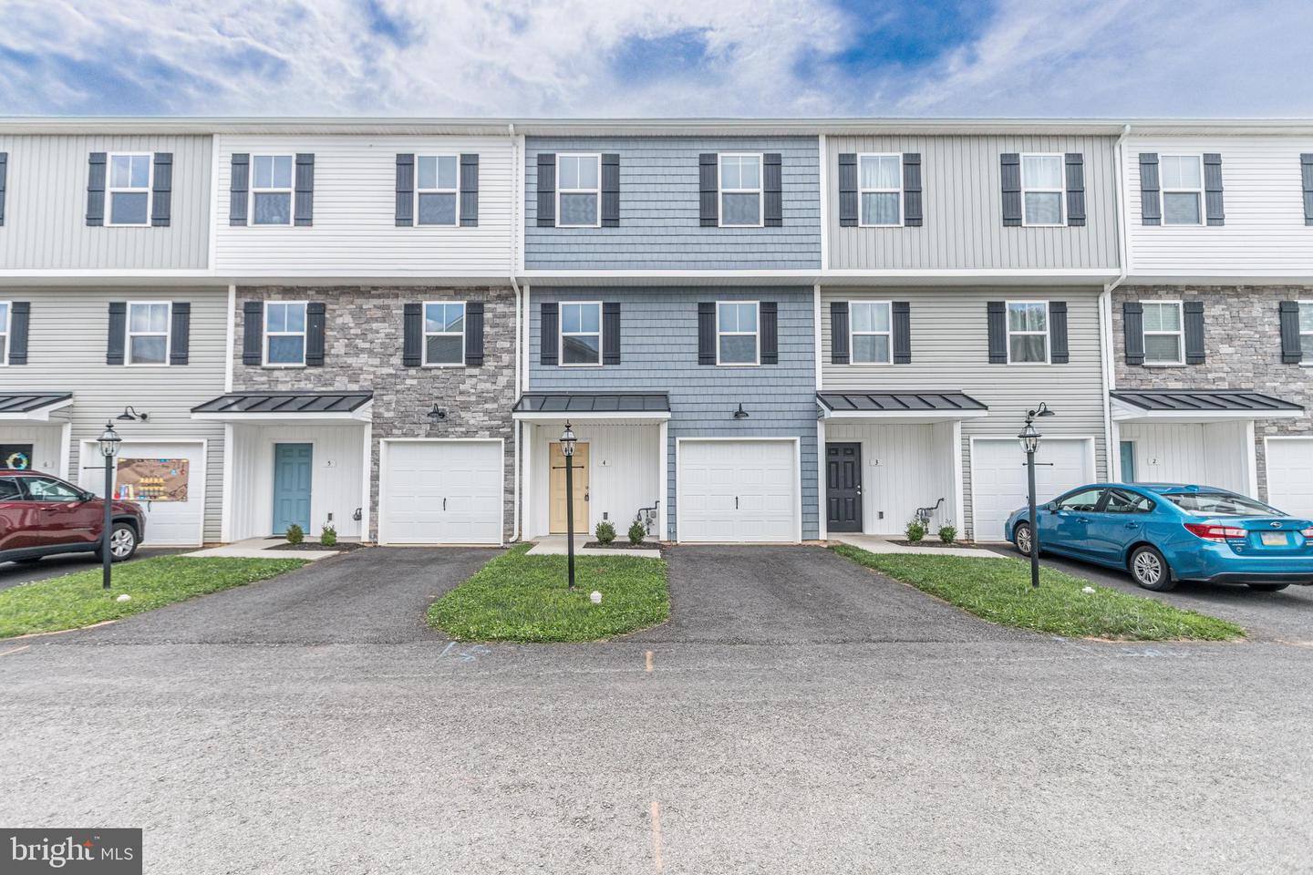 4 Landing Pl — photo