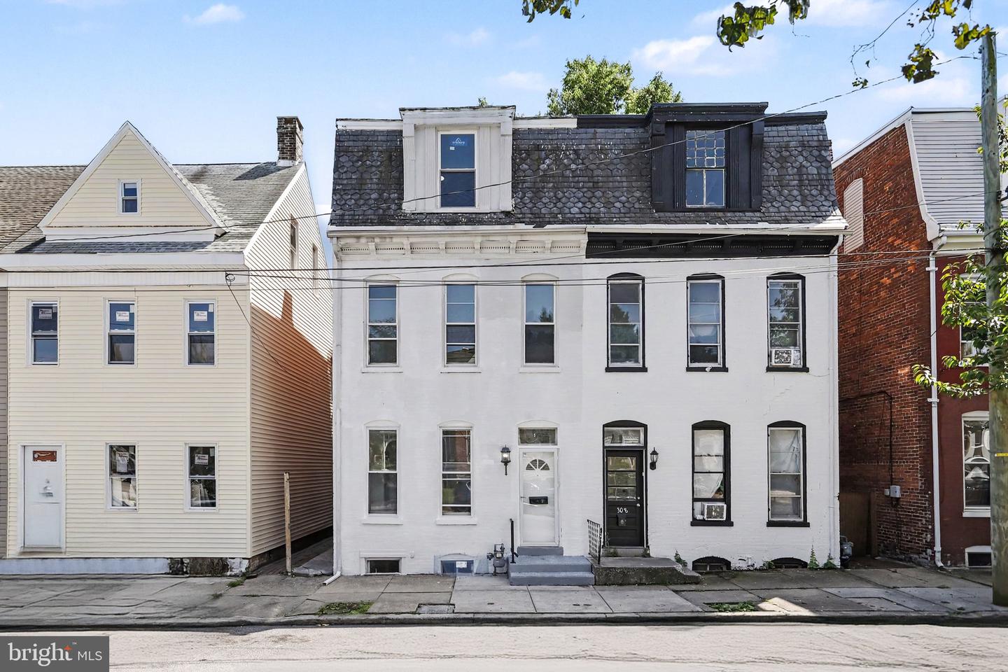 306 W North St — photo