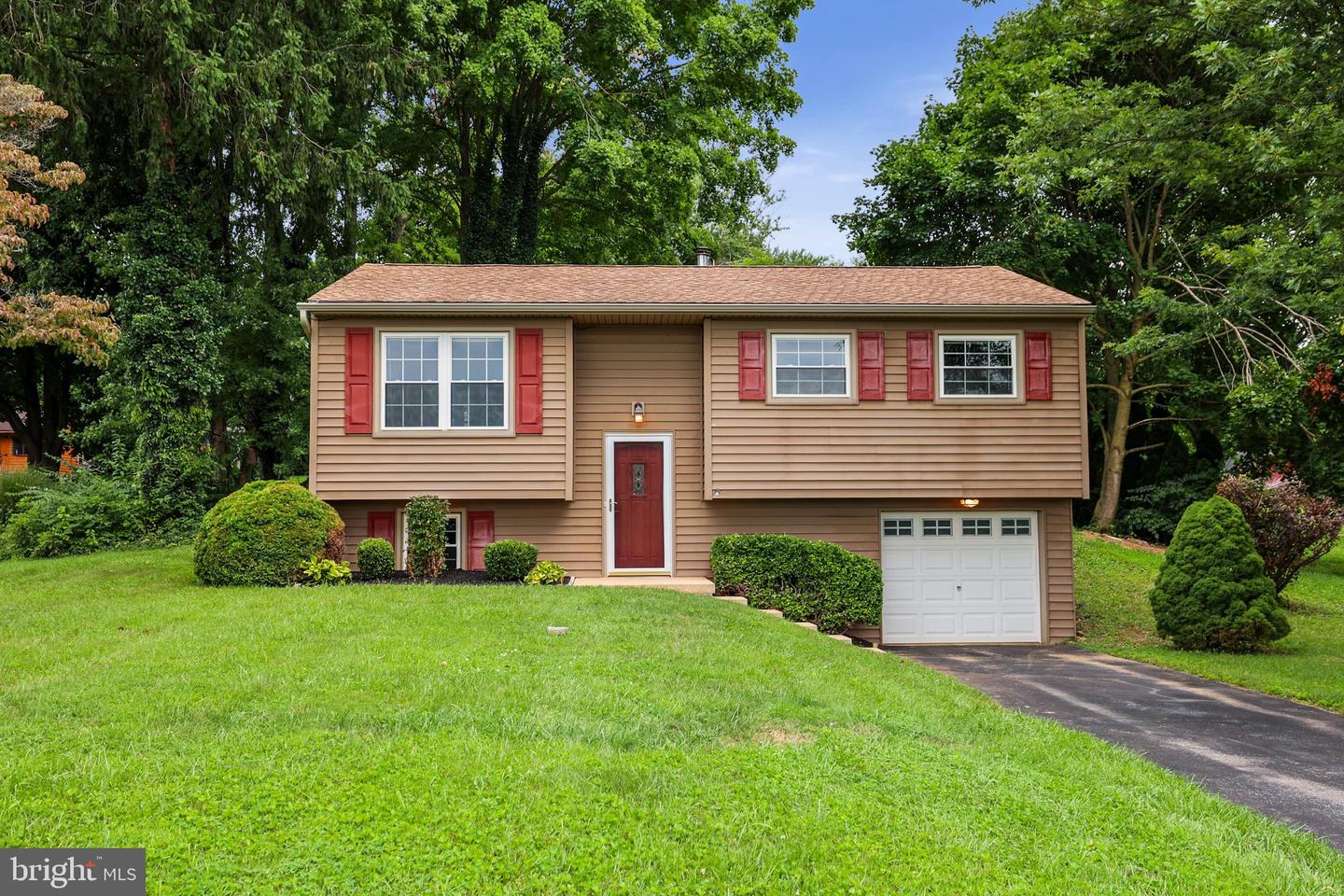 182 Claremont Dr — photo