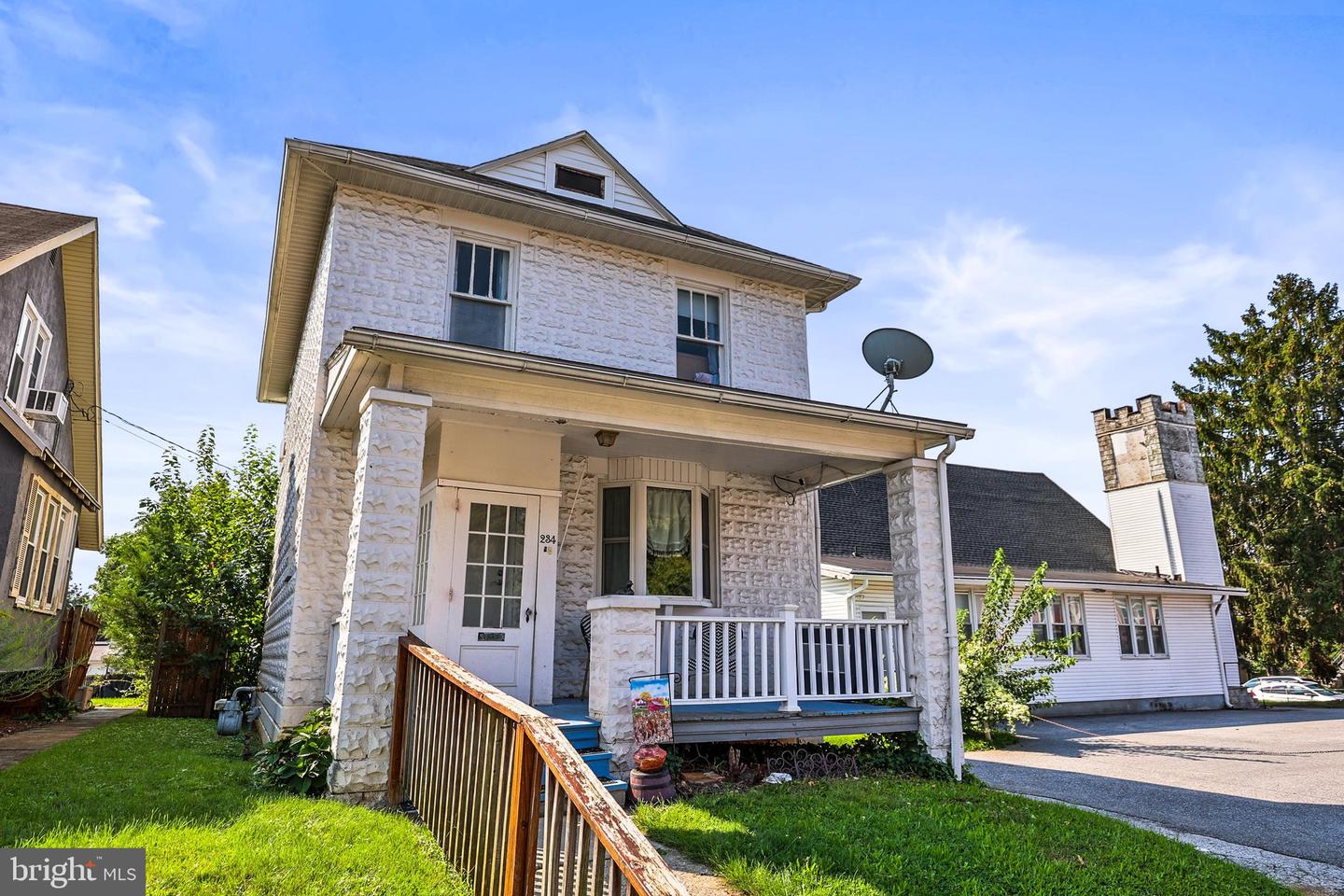 234 W Cottage Pl — photo