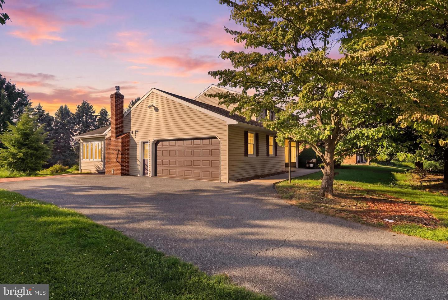 90 Steffie Dr — photo