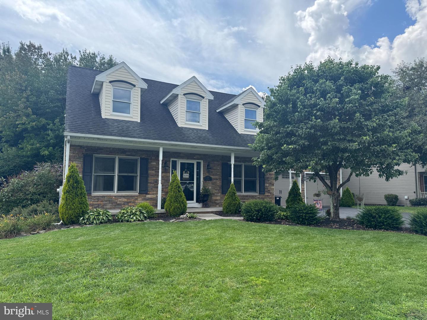 717 Ash Dr — photo