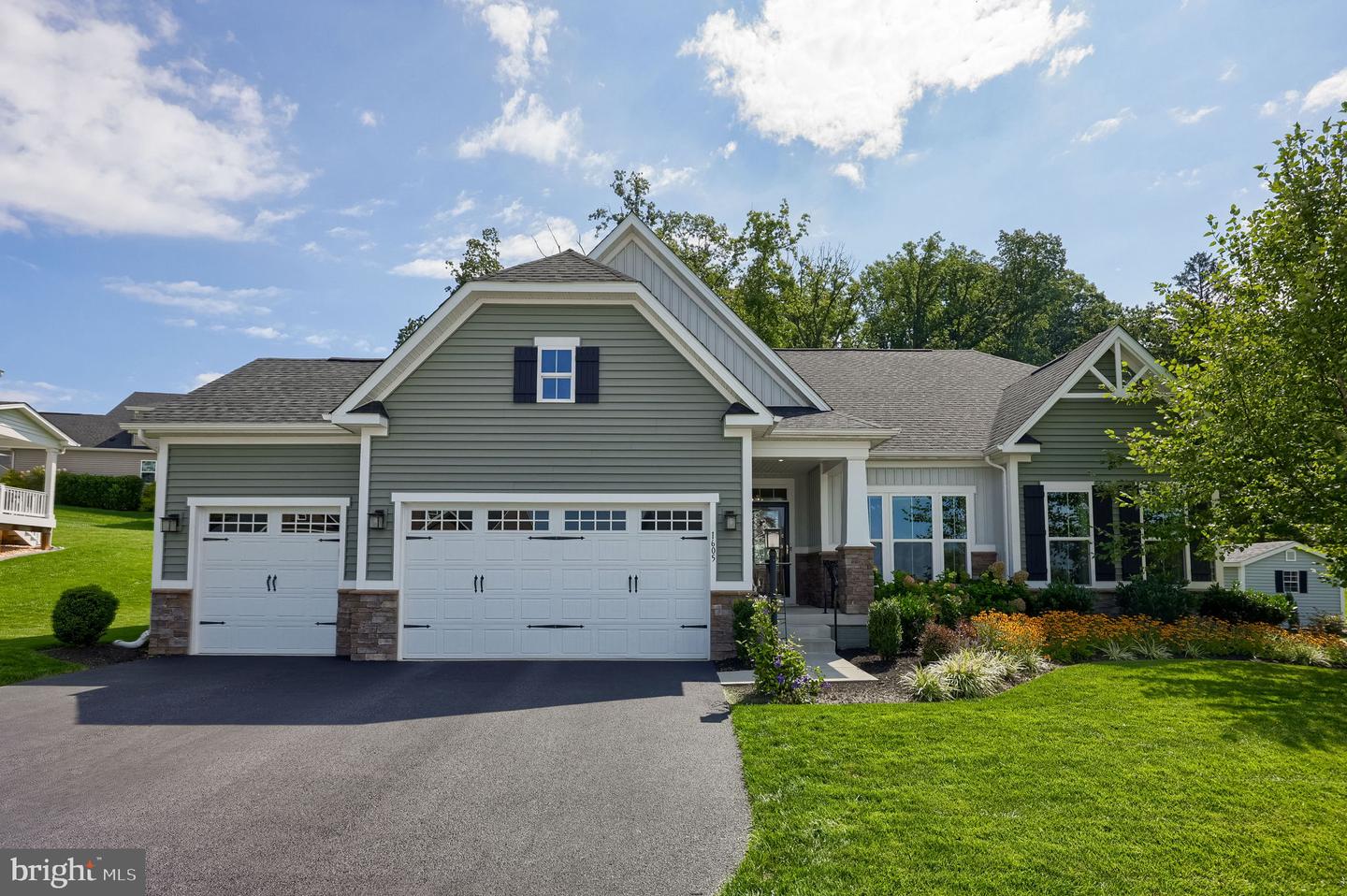 1605 River Birch Cir — photo