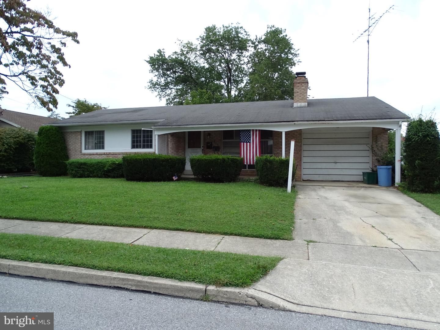 576 Grant Dr — photo