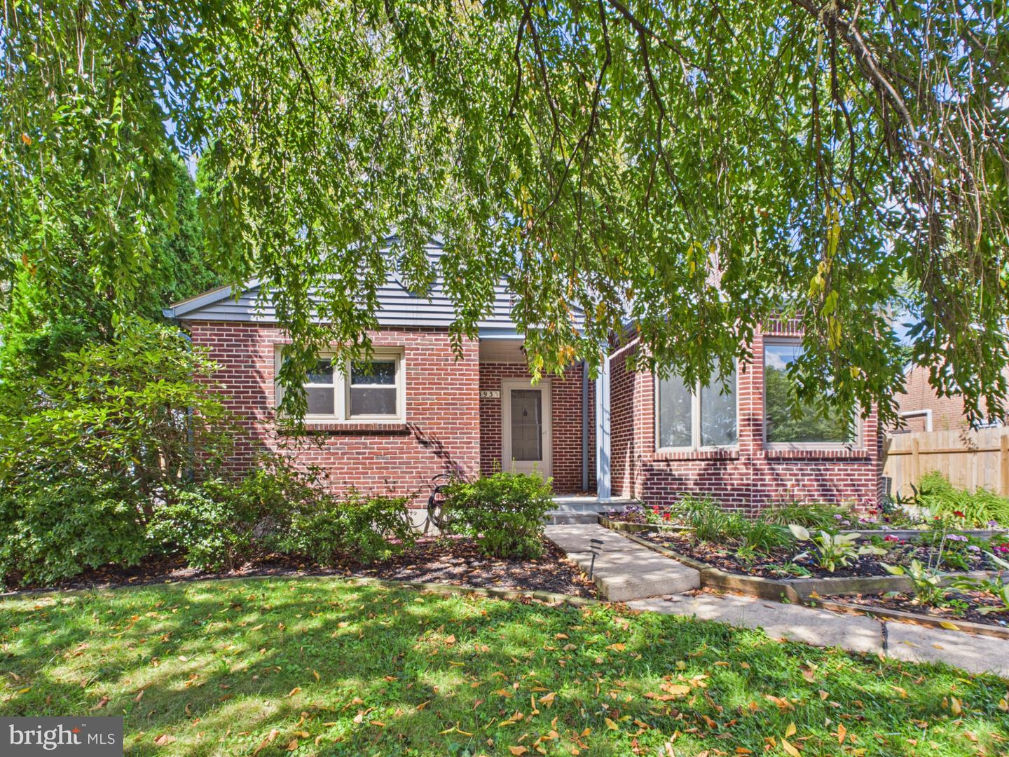 393 Waters Rd — photo